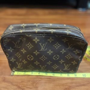 Louis Vuitton Trousse 23